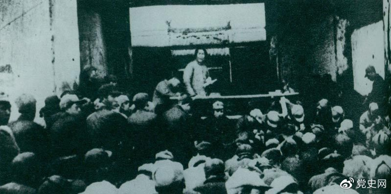 1935年12月27日，毛澤東在陜北瓦窯堡黨的活動(dòng)分子會(huì)議上作《論反對(duì)日本帝國(guó)主義的策略》報(bào)告。
